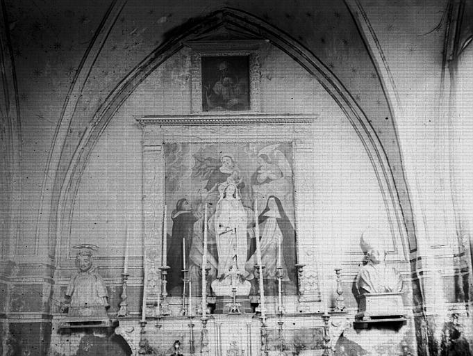 Intérieur : choeur, autel, statues