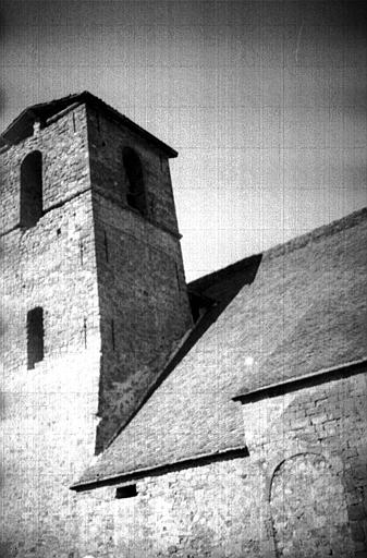 Extérieur : façade latérale, tour clocher