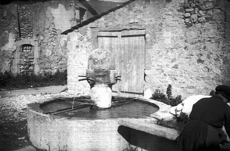 Extérieur : lavoir, bassin