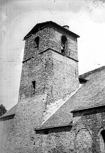 Extérieur : tour clocher, soubassement