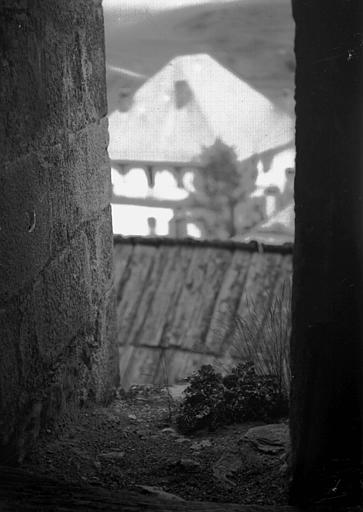 Extérieur : vue sur bâtiment