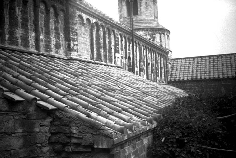 Extérieur : façade latérale, vue de la toiture