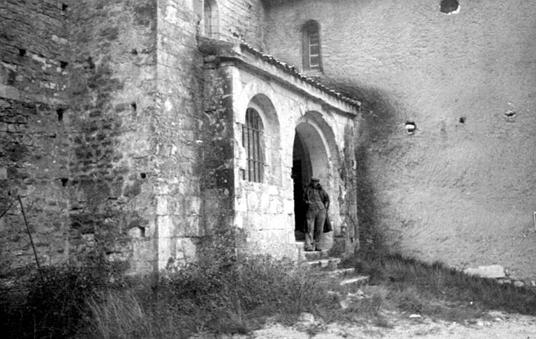 Extérieur : façade, portail d'entrée