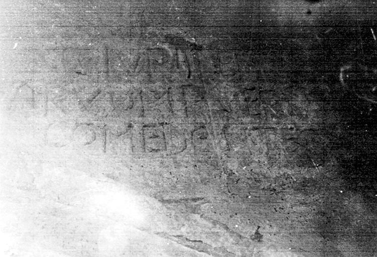 Intérieur : gravure sur mur