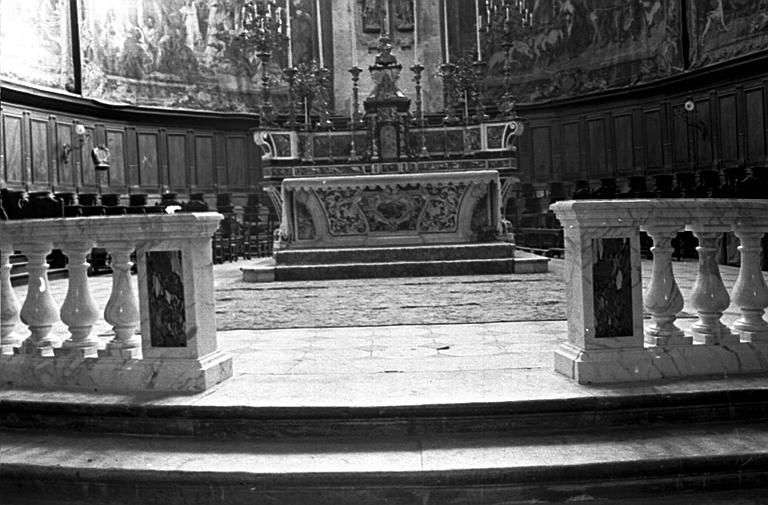 Intérieur : choeur, autel, chancel