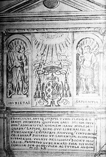 Intérieur : bas-relief