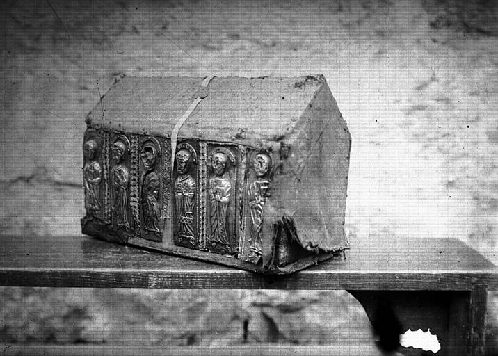 Intérieur : vue de face, détails