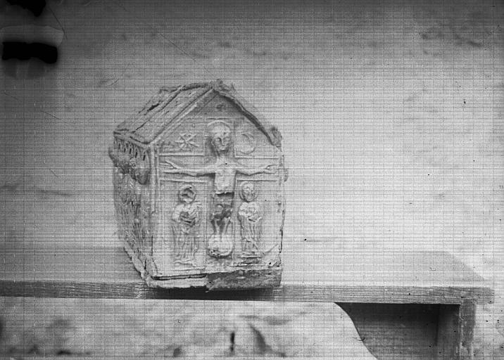 Intérieur : vue de côté, détails