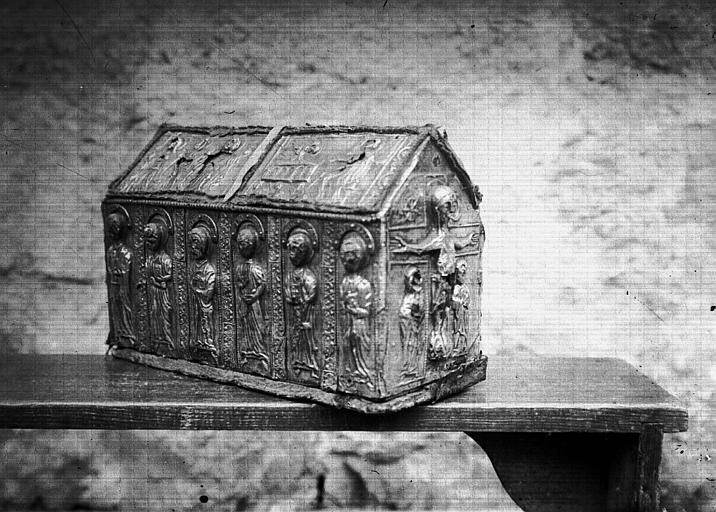 Intérieur : vue des faces du reliquaire, détails