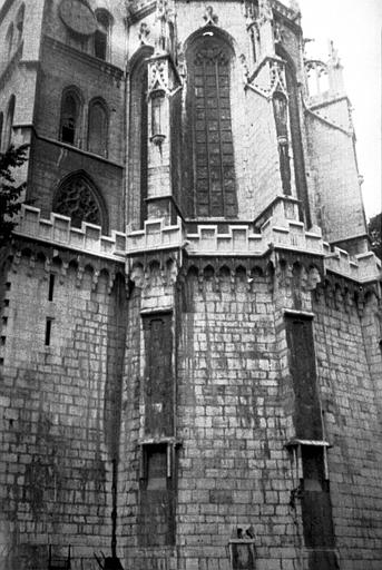 Extérieur : façade latérale, détails