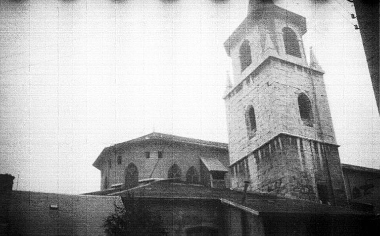 Extérieur : façade latérale, tour