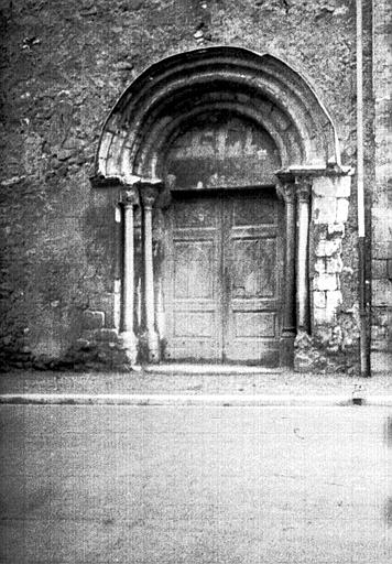 Extérieur : façade, portail d'entrée