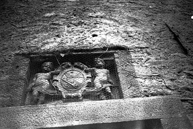 Intérieur : bas-relief, détails