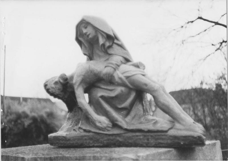 groupe sculpté : Vierge de Pitié, pierre polychrome