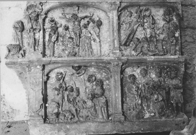 bas-relief : annonciation (l'), nativité (la), annonce aux bergers (l'), adoration des mages (l'), cène (la), arrestation du Christ (l'), crucifixion (la), résurrection (la), Christ aux outrages (le)