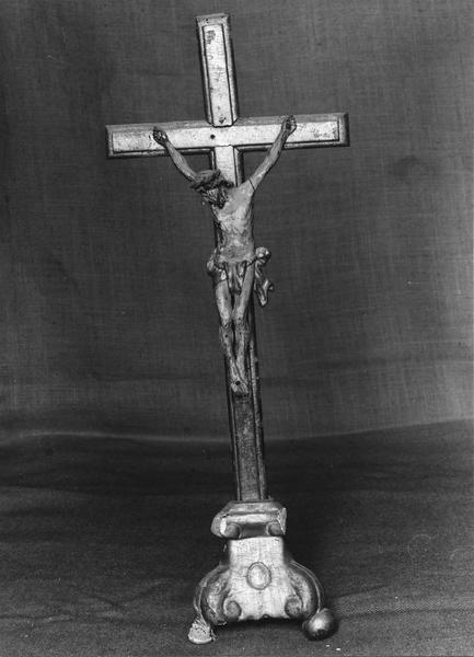 croix d'autel (garniture d'autel) : Christ en croix - © Ministère de la Culture (France), Médiathèque du patrimoine et de la photographie (objets mobiliers), tous droits réservés