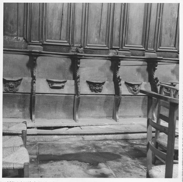 lambris de revêtement et stalles