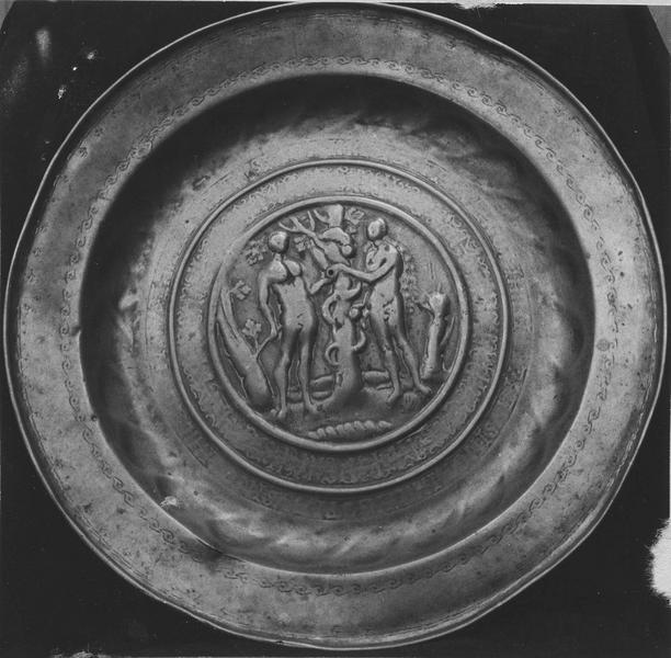 plat de quête (plat d'offrande) : Adam et Eve - © Ministère de la Culture (France), Médiathèque  du patrimoine et de la photographie (objets mobiliers), tous droits réservés