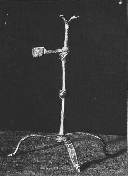 chandelier à pieds pliants - © Ministère de la Culture (France), Médiathèque du patrimoine et de la photographie (objets mobiliers), tous droits réservés