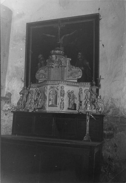 tabernacle : Christ en croix (le), saint Pierre