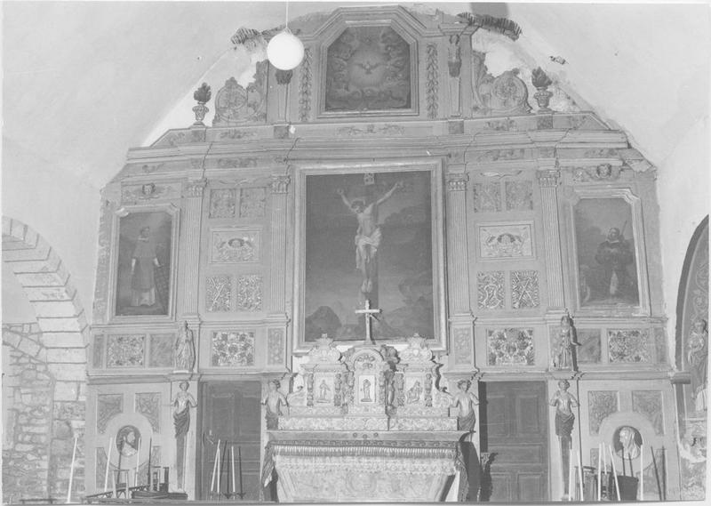 retable, tableaux, tabernacle (maître-autel) : Christ en croix (le), saint Laurent, saint Roch, colombe du saint Esprit (la), bon pasteur (le), vue générale