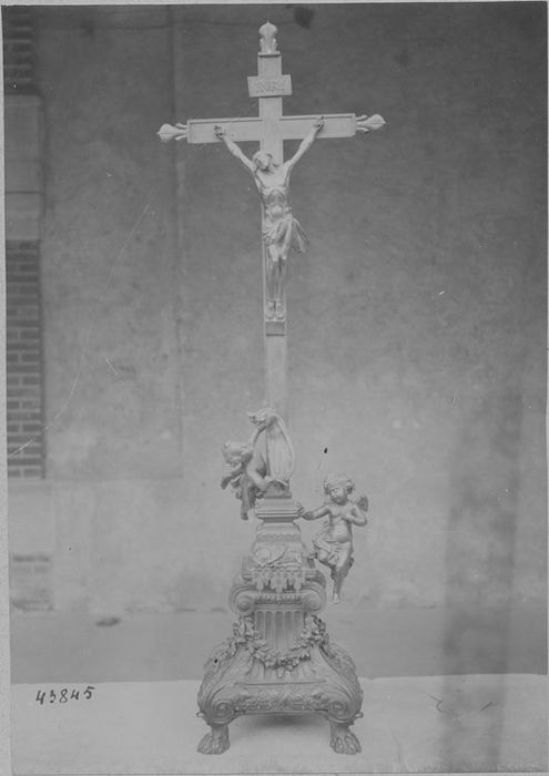 croix (garniture d'autel)