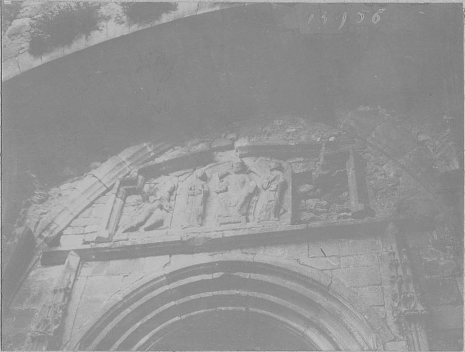 bas-relief : Christ enseignant entre la Vierge saint Jean et un ange (le) - © Ministère de la Culture (France), Médiathèque du patrimoine et de la photographie, diffusion RMN-GP