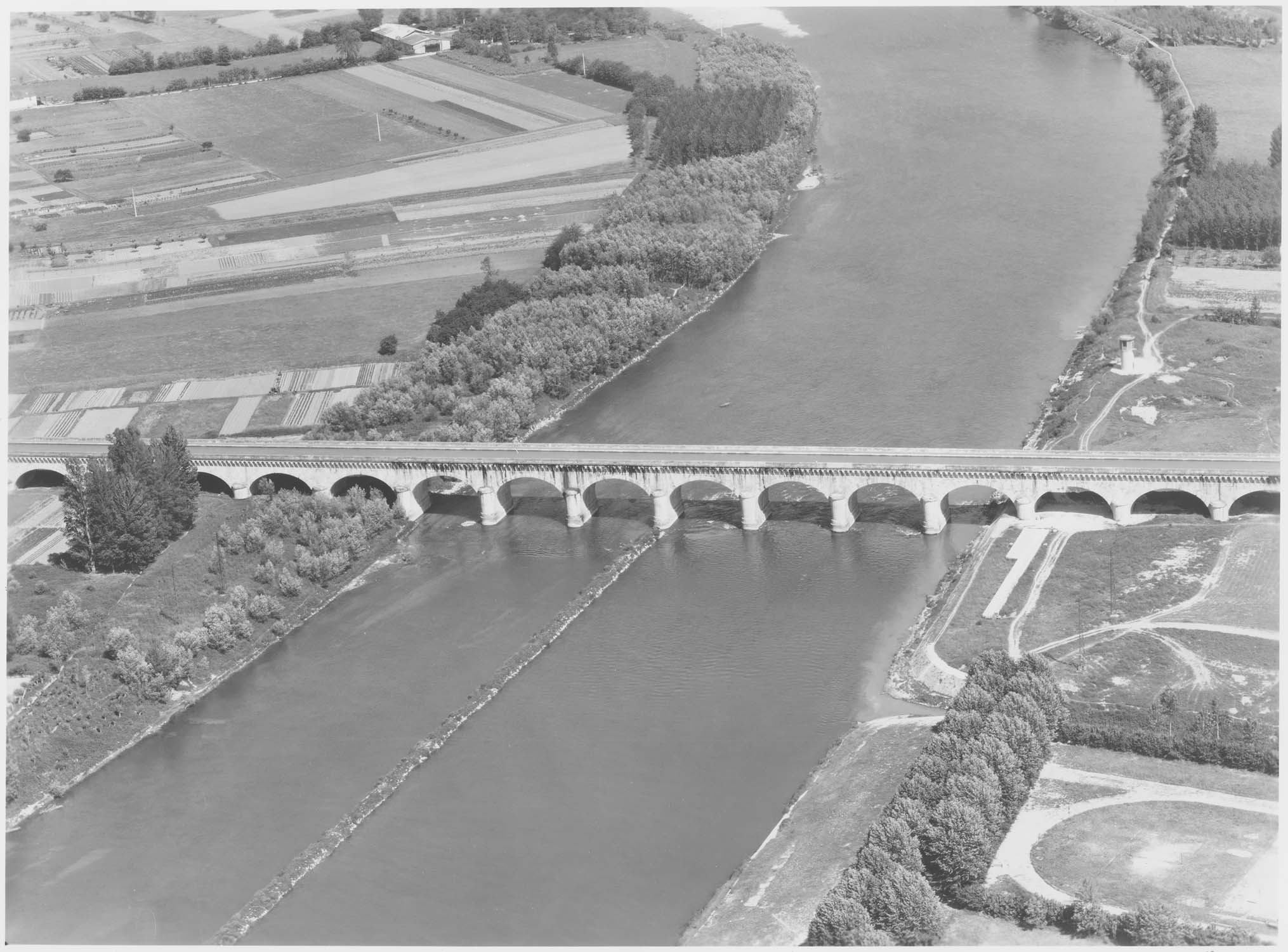 Pont-canal sur la Garonne