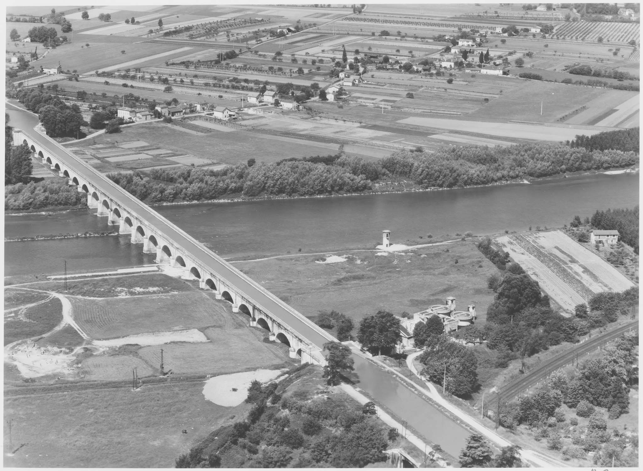 Pont-canal sur la Garonne