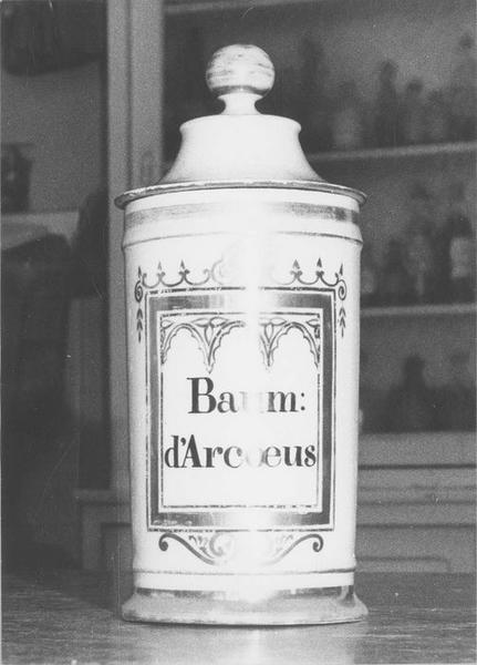 pot à pharmacie, vue générale - © Ministère de la Culture (France), Médiathèque du patrimoine et de la photographie (objets mobiliers), tous droits réservés