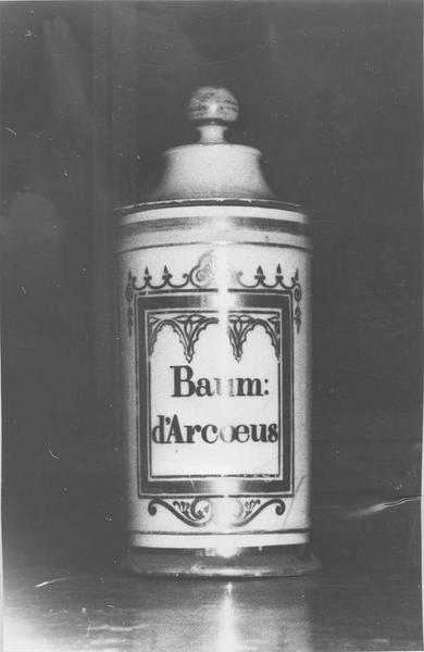pot à pharmacie, vue générale - © Ministère de la Culture (France), Médiathèque du patrimoine et de la photographie (objets mobiliers), tous droits réservés
