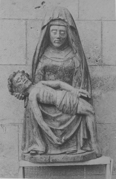 groupe sculpté : Vierge de Pitié, vue générale