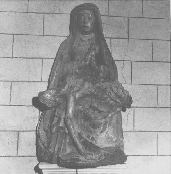 groupe sculpté : Vierge de Pitié, vue générale