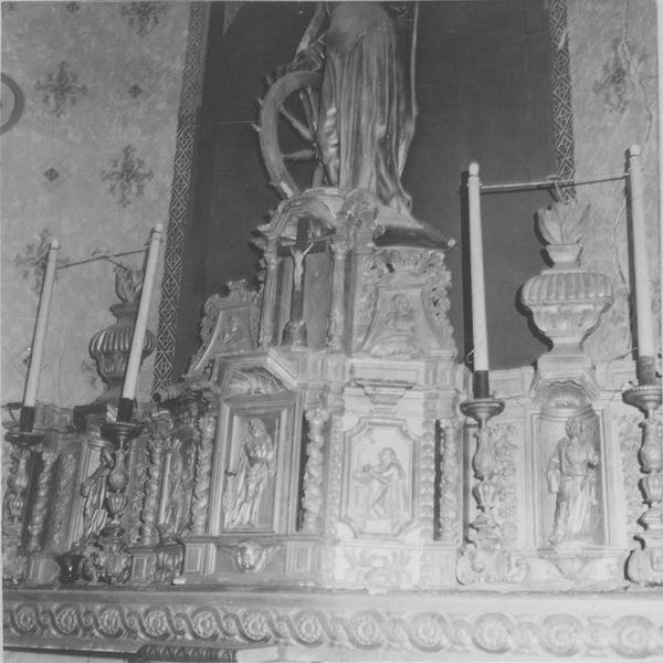 tabernacle, chandeliers du maître-autel, vue générale