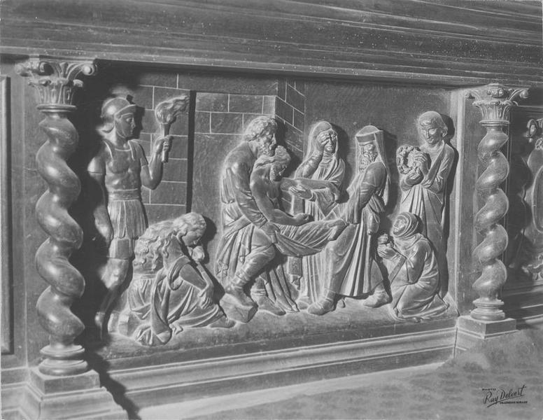 retable du maître-autel, détail du bas-relief de l'autel : la mise au tombeau
