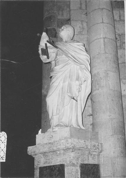 statue : saint Pierre, vue générale