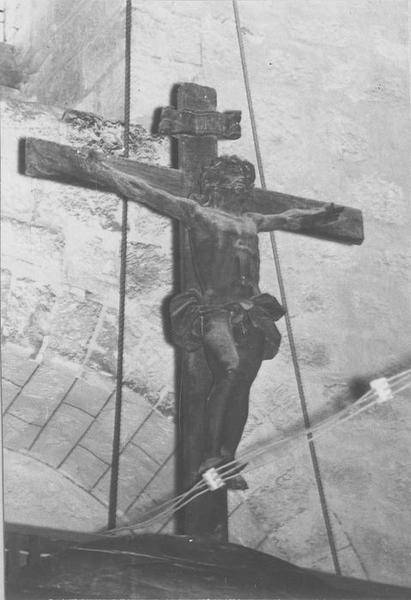 statue : Christ en croix (le), vue générale