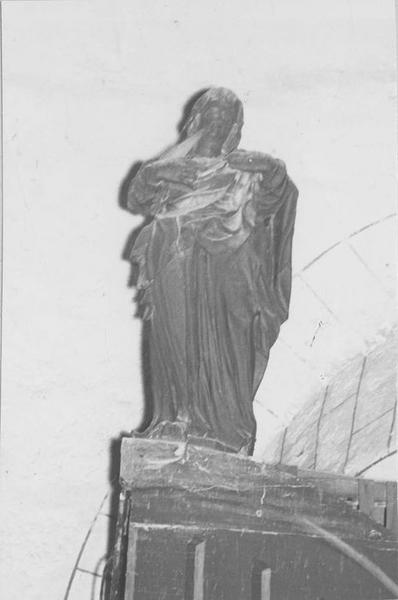 statue : Vierge, vue générale