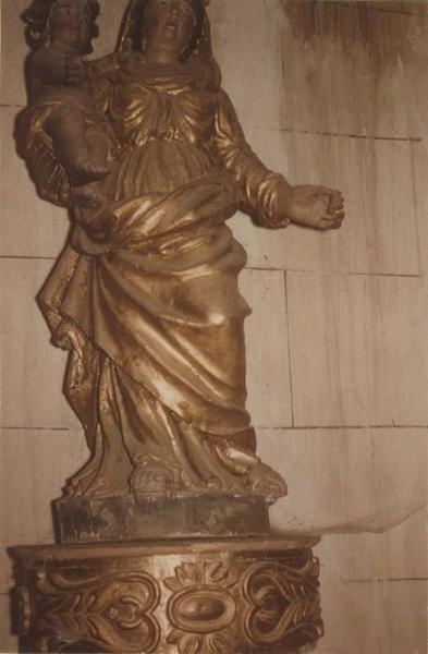 statue : Vierge à l'enfant, vue partielle