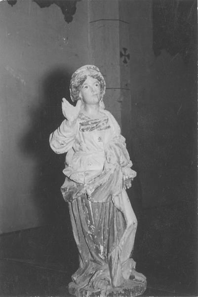 statue : sainte femme, vue générale