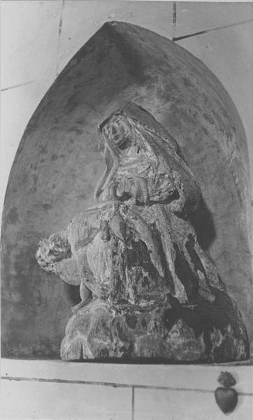 groupe sculpté : Vierge de Pitié, vue générale