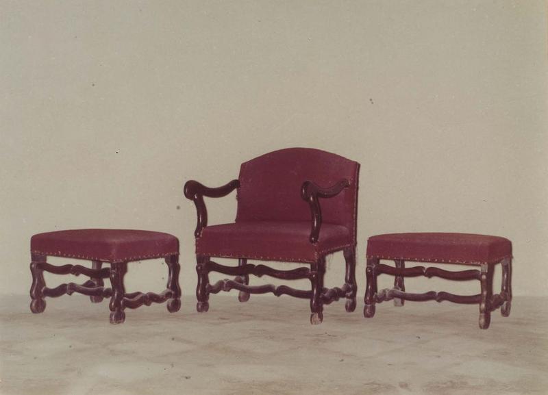 fauteuil, 2 tabourets style Louis XIII, vue générale