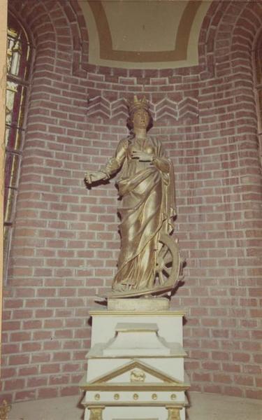 statue : sainte Catherine, vue générale