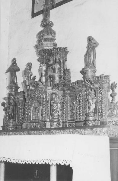 retable, statues (statuettes) : Évêques, Vierge à l'Enfant, saint, saint François, vue générale