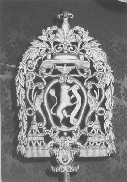 bâtons de procession de la confrérie des Pénitents Bleus : Lion avec banderole, vue générale - © Ministère de la Culture (France), Médiathèque du patrimoine et de la photographie (objets mobiliers), tous droits réservés