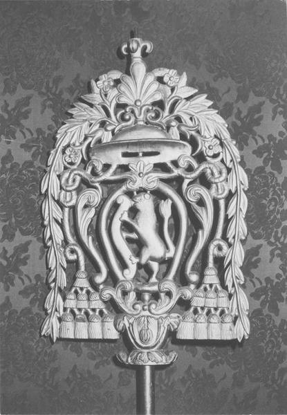 bâtons de procession de la confrérie des Pénitents Bleus : Lion avec banderole, vue générale - © Ministère de la Culture (France), Médiathèque du patrimoine et de la photographie (objets mobiliers), tous droits réservés