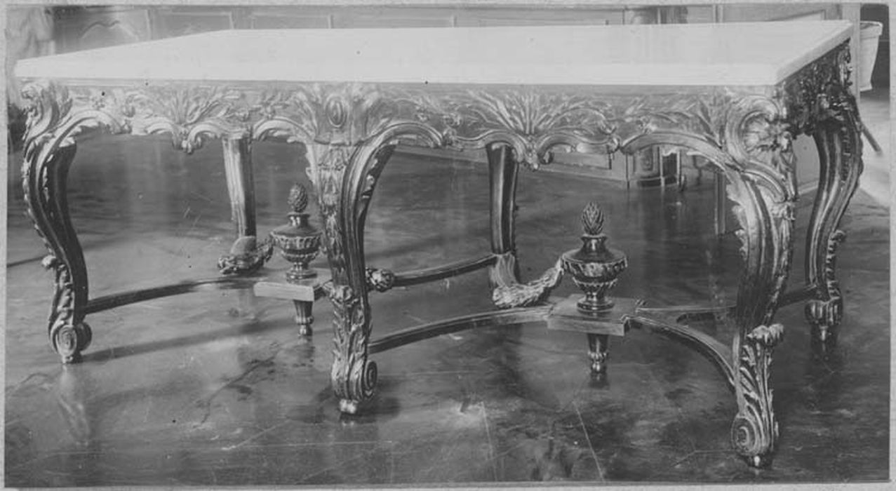 table style Louis XV - © Ministère de la Culture (France), Médiathèque du patrimoine et de la photographie, diffusion RMN-GP