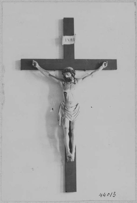 statue : Christ en croix (le)