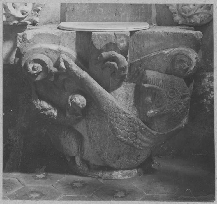 fonts baptismaux, chapiteau style roman
