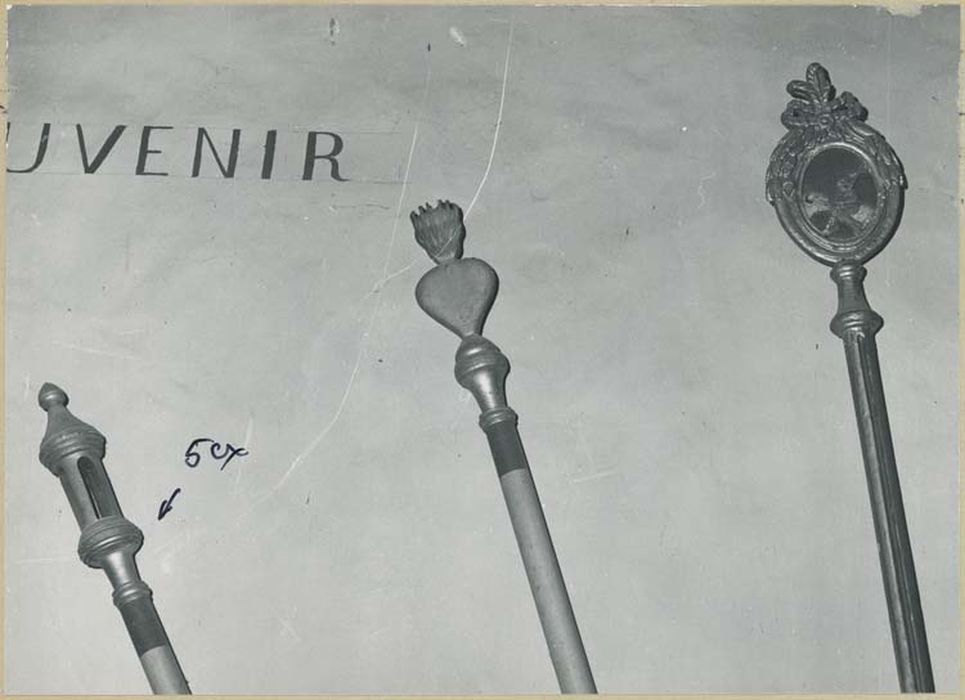 trois bâtons de procession de la confrérie des Pénitents Blancs - © Ministère de la Culture (France), Médiathèque du patrimoine et de la photographie, diffusion GrandPalaisRmn Photo